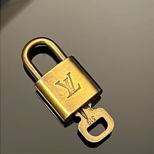 Louis Vuitton #319 Gold Brass Lock and Key Set 🔐